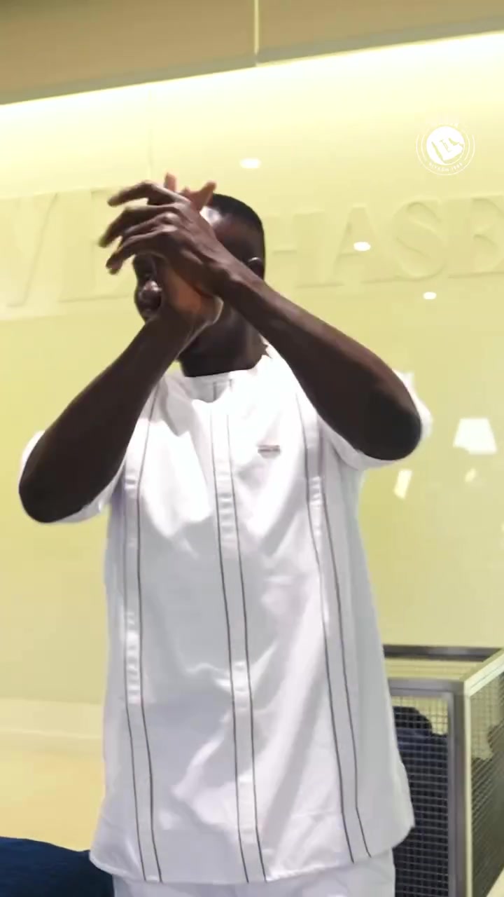 开云登录网址入口-凯旋!胜利全队庆贺马内非洲杯夺冠,C罗为他切蛋糕+调皮摸头